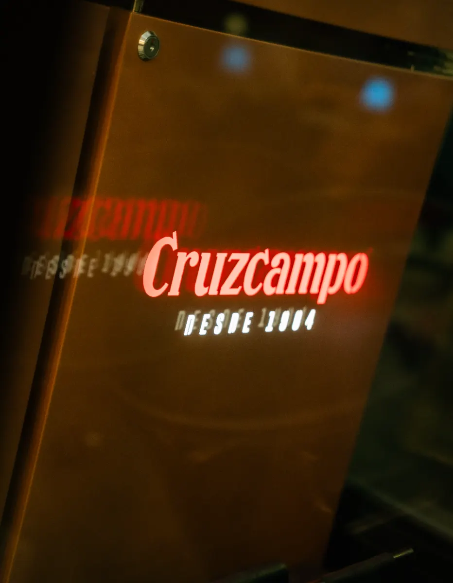 Cartel luminoso de Cruzcampo