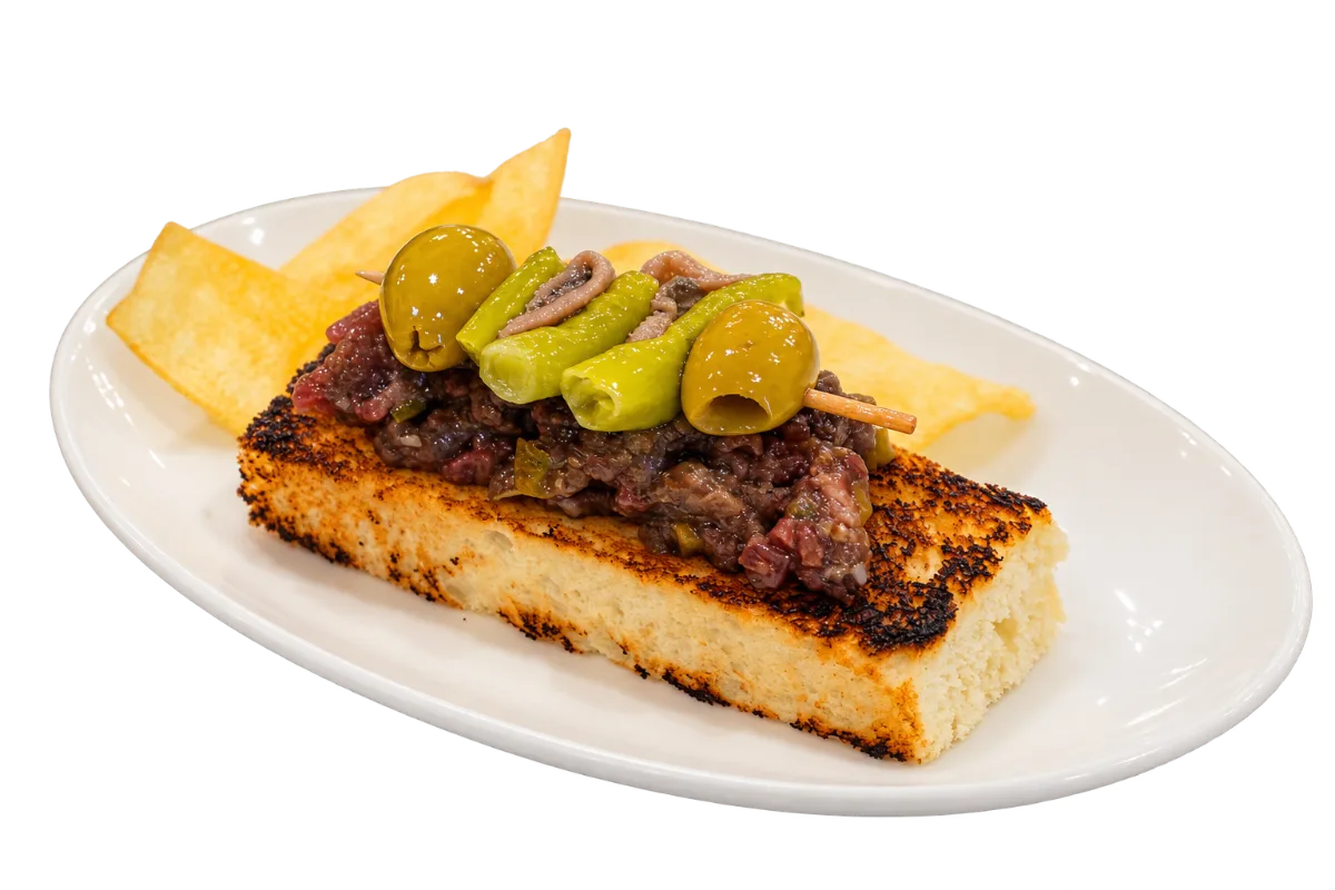 Tosta crujiente de steak tartar y gilda