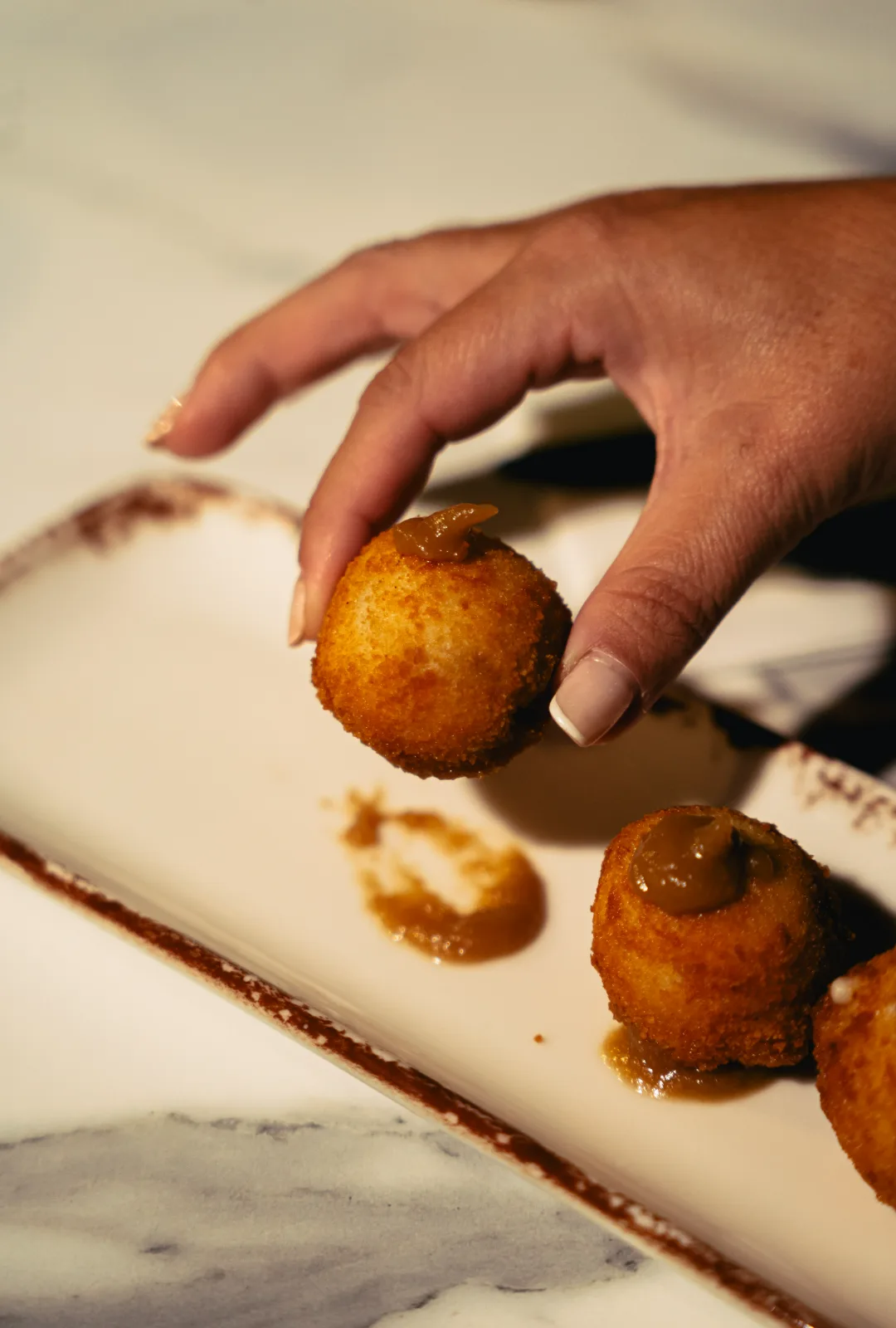 Croquetas con salsa